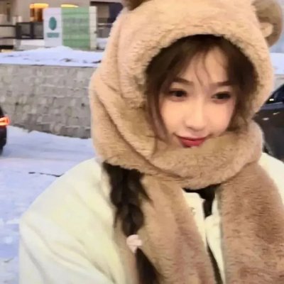 圣洁的艾曼妞